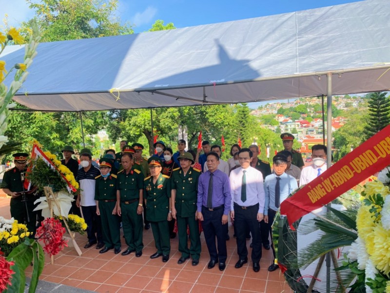 Phường Hà Khánh tổ chức trọng thể Lễ kỷ niệm 75 năm Ngày Thương binh - Liệt sĩ và tặng quà người có công với cách mạng