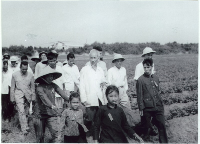 Tư tưởng Hồ Chí Minh về văn hóa và xây dựng con người mới