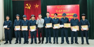 Phường Hà Khánh: Tổ chức gặp mặt, tặng quà tân binh lên đường nhập ngũ
